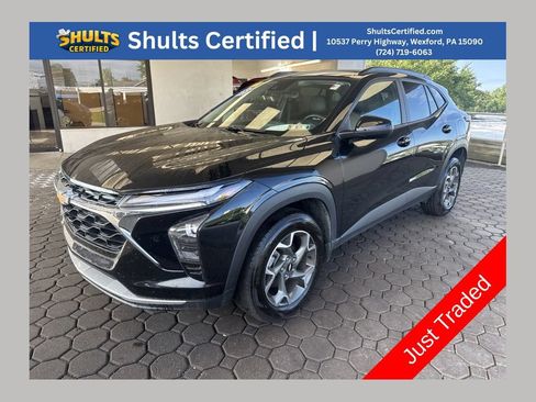 Used 2025 Chevrolet Trax LT w/ Driver Confidence Package FWD image 1