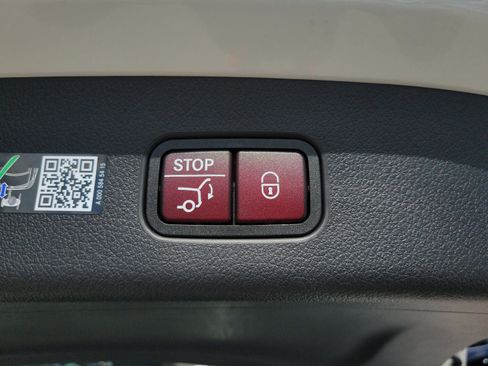 Used 2026 Mercedes-Benz GLC 300 image 33