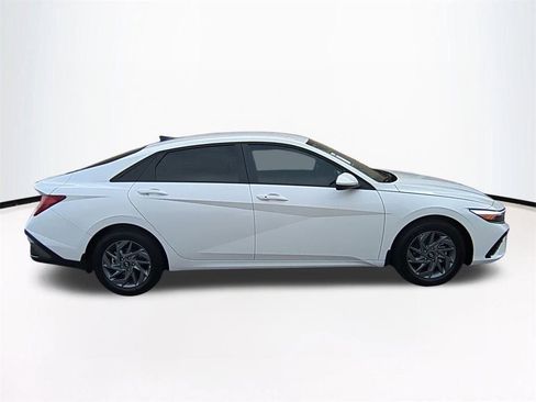 New 2026 Hyundai Elantra Blue image 4