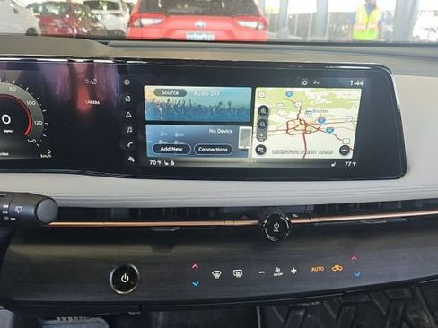 Used 2024 Nissan Ariya AWD image 8
