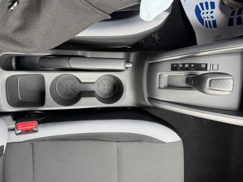 Used 2025 Nissan Versa S w/ Trunk Package image 21