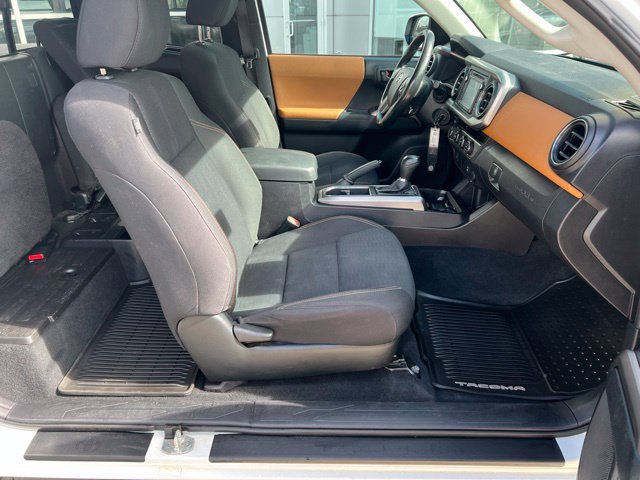 Used 2016 Toyota Tacoma SR5 AWD/4WD image 32