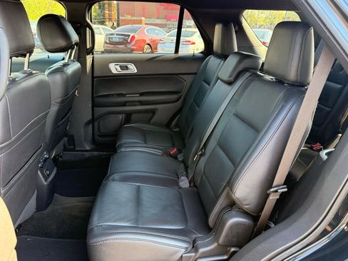 Used 2014 Ford Explorer XLT w/ Equipment Group 202A image 10