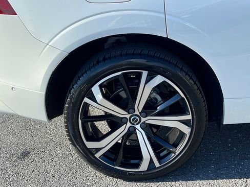 Certified 2023 Volvo XC60 B5 Ultimate image 11