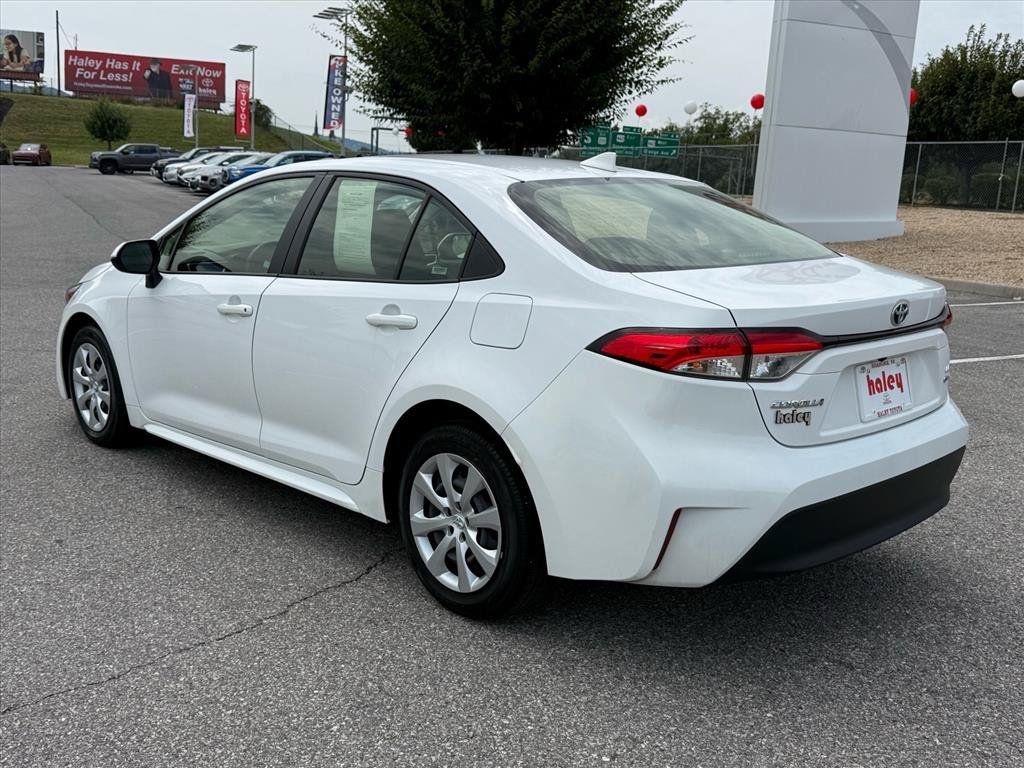 Certified 2025 Toyota Corolla LE FWD image 7