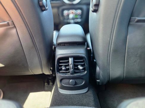 Used 2016 MINI Cooper Clubman FWD image 14