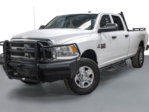 Used 2014 RAM 2500 Tradesman w/ Chrome Appearance Group AWD/4WD image 4