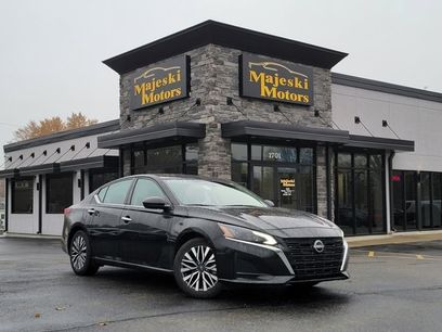 Used 2024 Nissan Altima 2.5 SV