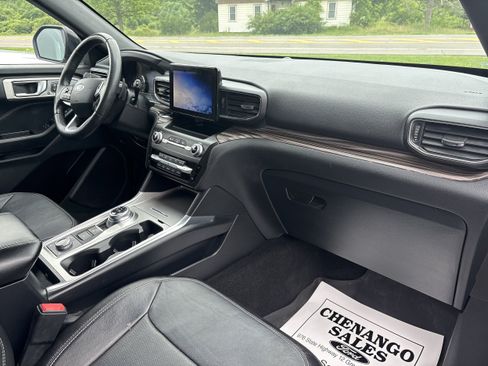 Used 2020 Ford Explorer Limited AWD/4WD image 4