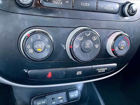 Used 2016 Kia Soul + image 30