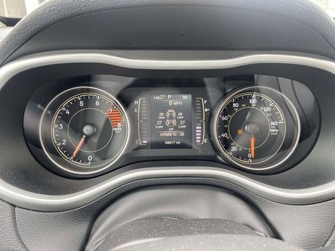 Used 2018 Jeep Cherokee Latitude Plus w/ Comfort/Convenience Group image 23