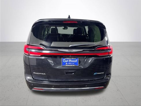 Used 2024 Chrysler Pacifica Select image 7