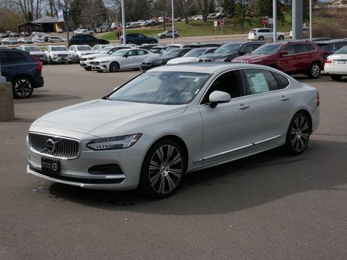 Certified 2022 Volvo S90 B6 Inscription w/ Advanced Package image 3