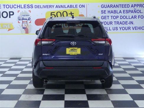 Used 2021 Toyota RAV4 XLE w/ Convenience Package FWD image 6