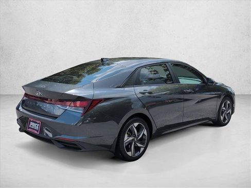 Used 2023 Hyundai Elantra SEL w/ Convenience Package FWD image 5