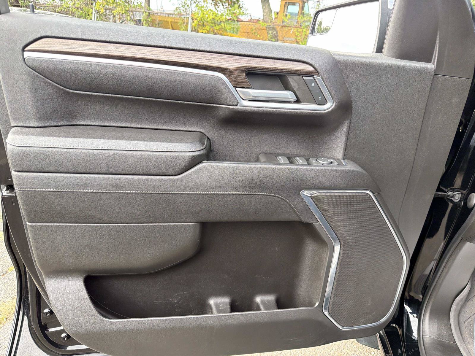 Used 2023 Chevrolet Silverado 1500 LT AWD/4WD image 17