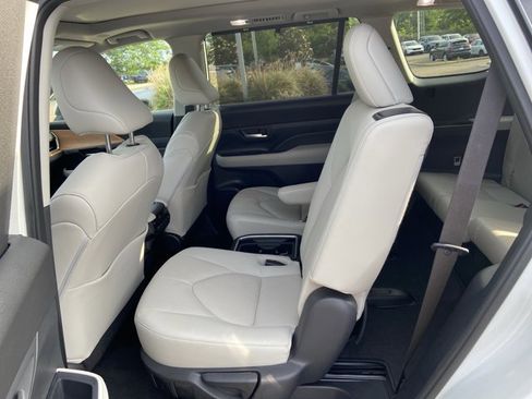 Used 2024 Toyota Grand Highlander Limited AWD/4WD image 52