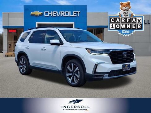 Used 2025 Honda Pilot Touring image 1