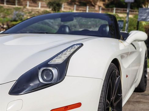 Used 2015 Ferrari California T RWD image 21