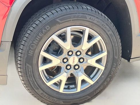 Used 2023 GMC Acadia SLT FWD image 33