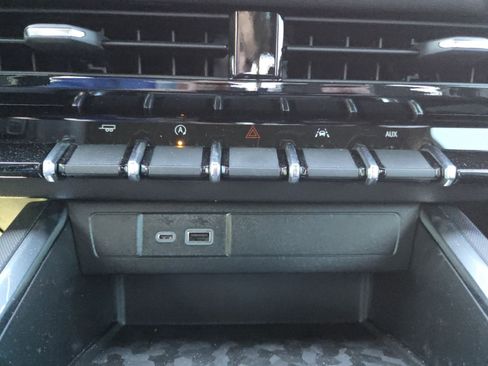 New 2026 GMC Canyon Elevation w/ Convenience Package RWD image 8