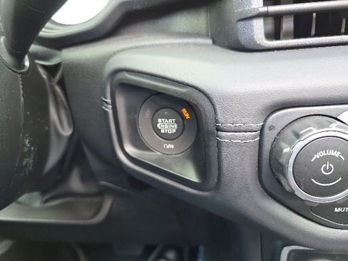 Used 2024 Jeep Wrangler Unlimited Sahara w/ Technology Group AWD/4WD image 33