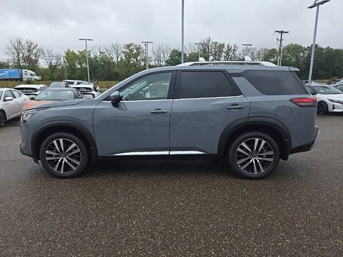 New 2025 Nissan Pathfinder Platinum w/ Cargo Package image 4