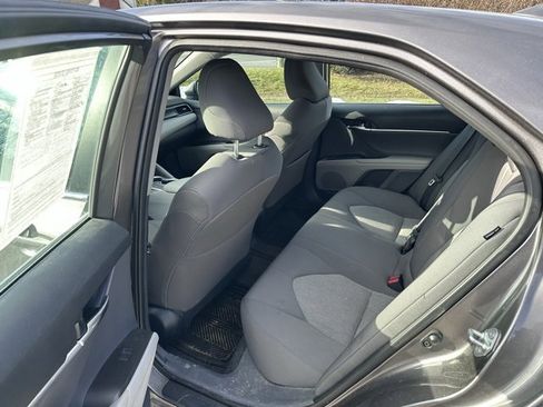 Used 2022 Toyota Camry LE image 10