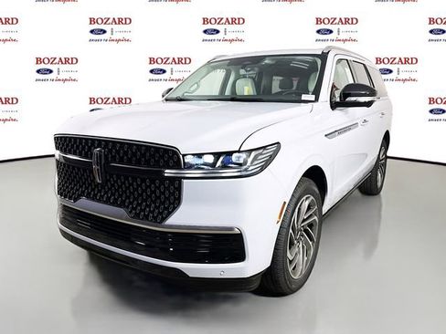 New 2026 Lincoln Navigator Reserve AWD/4WD image 4