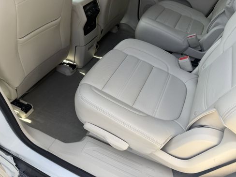 Used 2023 GMC Acadia Denali w/ Denali Technology Package FWD image 17