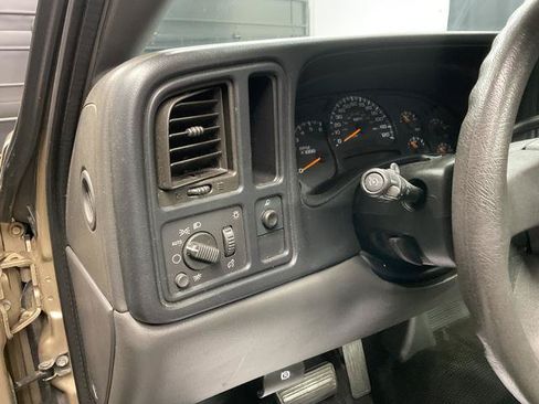 Used 2005 Chevrolet Silverado 1500 2WD Regular Cab image 11