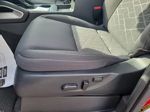 Used 2025 Nissan Frontier SV image 14