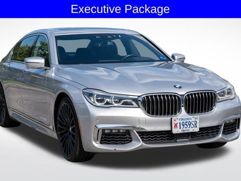 Used 2019 BMW 750i w/ Executive Package RWD image 9