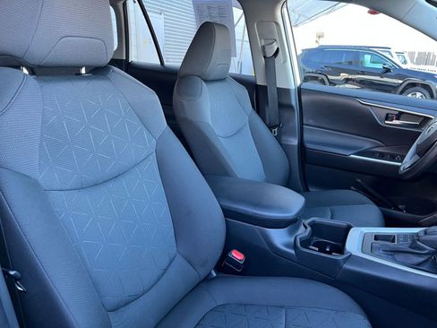 Used 2025 Toyota RAV4 XLE image 36