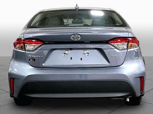 Certified 2025 Toyota Corolla LE FWD image 5