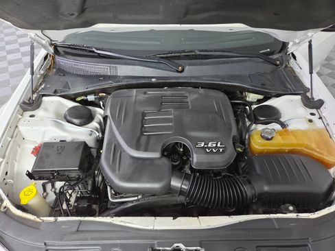 Used 2014 Chrysler 300 S RWD image 35