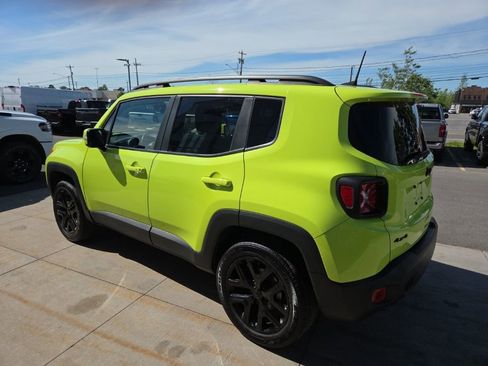 Used 2018 Jeep Renegade Altitude w/ UConnect 8.4 Nav Group AWD/4WD image 6