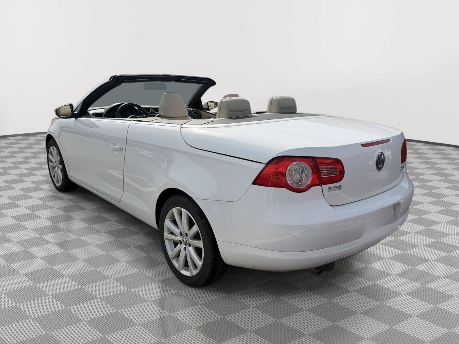 Used 2010 Volkswagen Eos Komfort FWD image 3