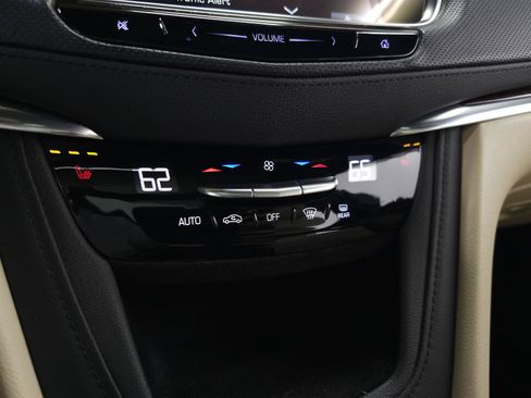 Used 2017 Cadillac XT5 Luxury w/ Driver Awareness Package AWD/4WD image 28