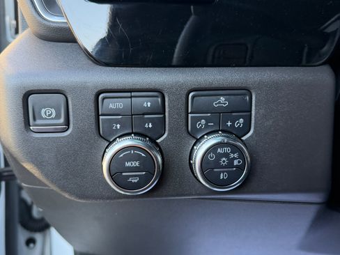 Used 2024 GMC Sierra 1500 Elevation image 17