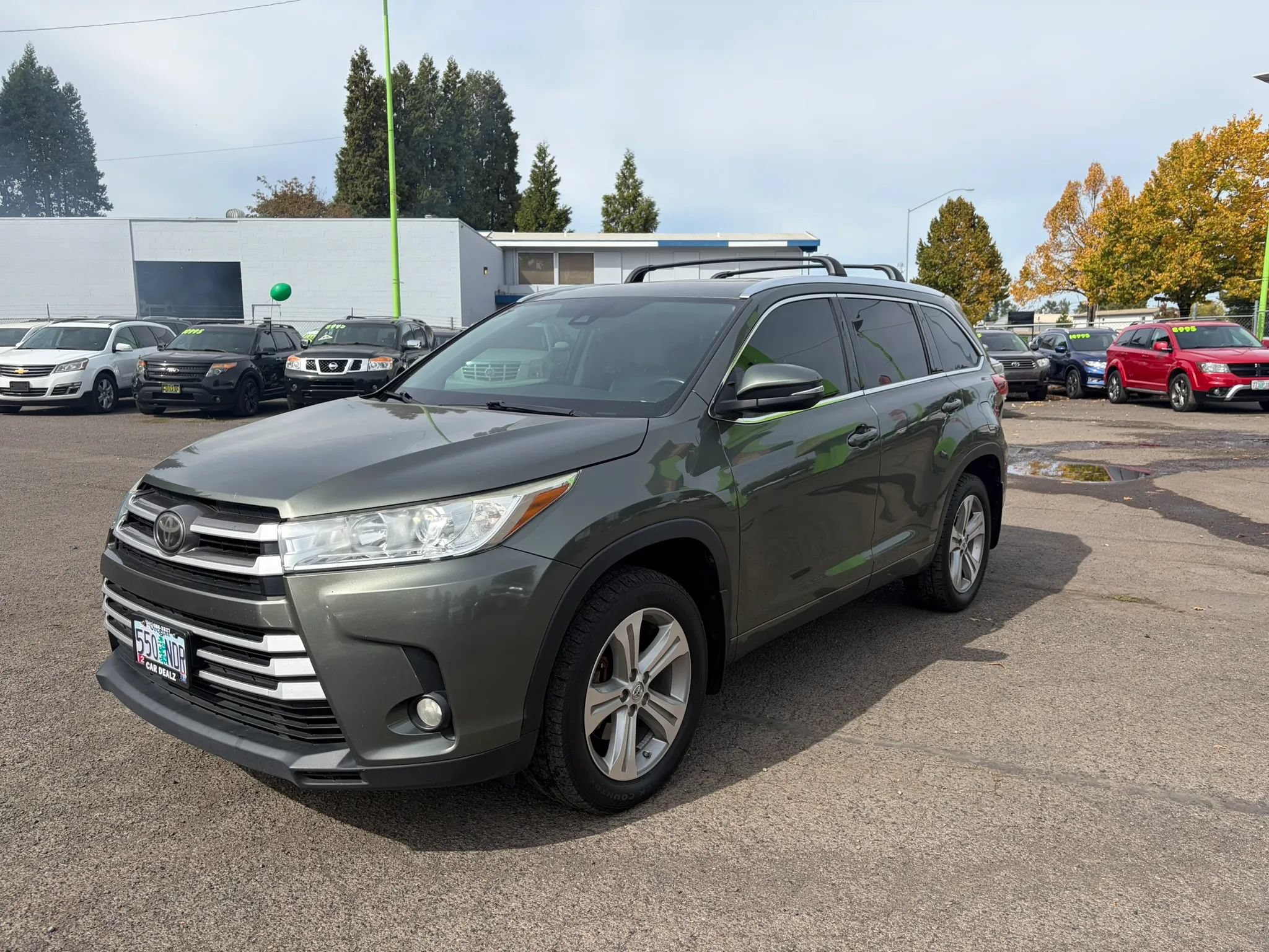 Used 2018 Toyota Highlander XLE AWD/4WD image 3