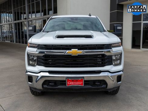 Used 2024 Chevrolet Silverado 2500 LT image 2
