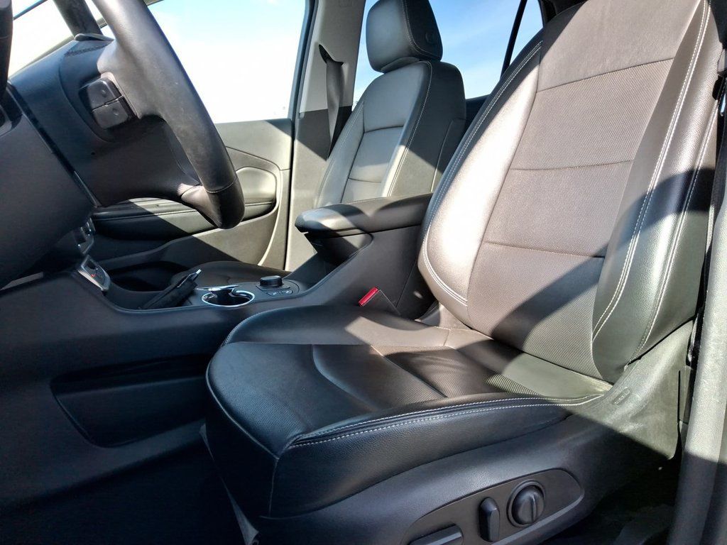 Used 2024 GMC Terrain SLT AWD/4WD image 12