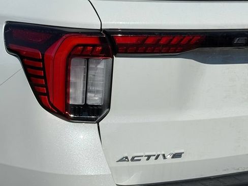 Used 2026 Ford Explorer Active w/ Active Comfort Package AWD/4WD image 9