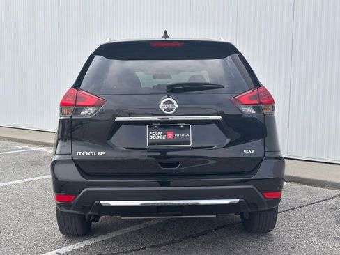 Used 2018 Nissan Rogue SV w/ Premium Package FWD image 4