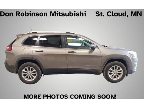 Used 2019 Jeep Cherokee Latitude w/ Popular Appearance Group image 1