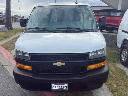 Used 2021 Chevrolet Express 2500 w/ Driver Convenience Package RWD image 2
