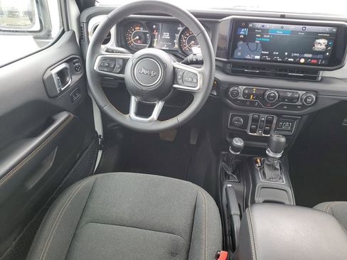 Certified 2025 Jeep Wrangler Sahara image 13