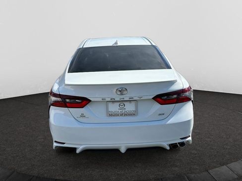 Used 2023 Toyota Camry SE image 4
