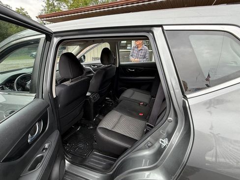 Used 2017 Nissan Rogue S image 8